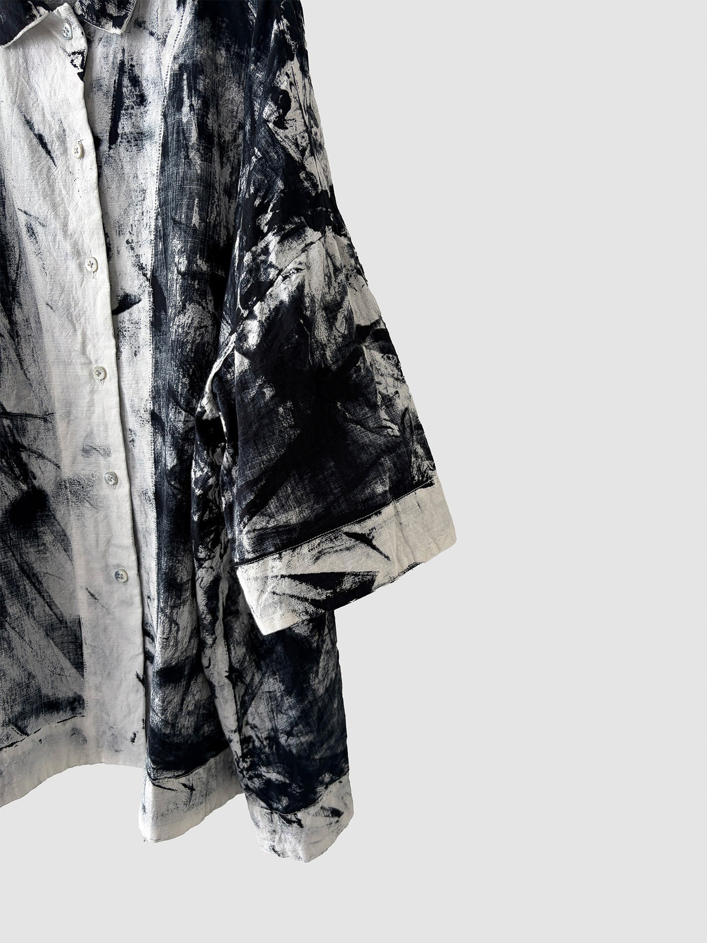 Bloom shirt / Black dyed (hand brush)