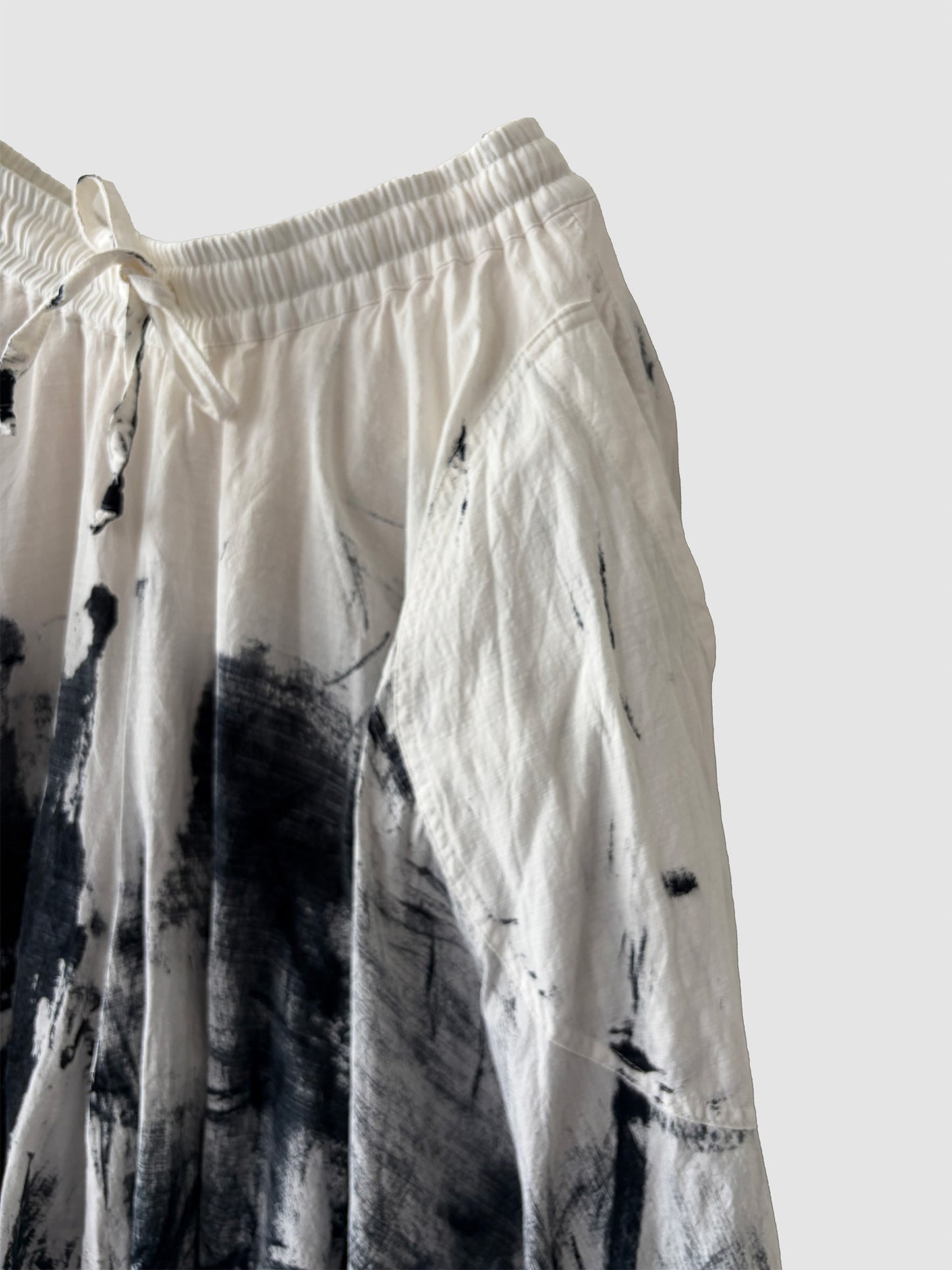 Circle pants / Black dyed (hand brush)