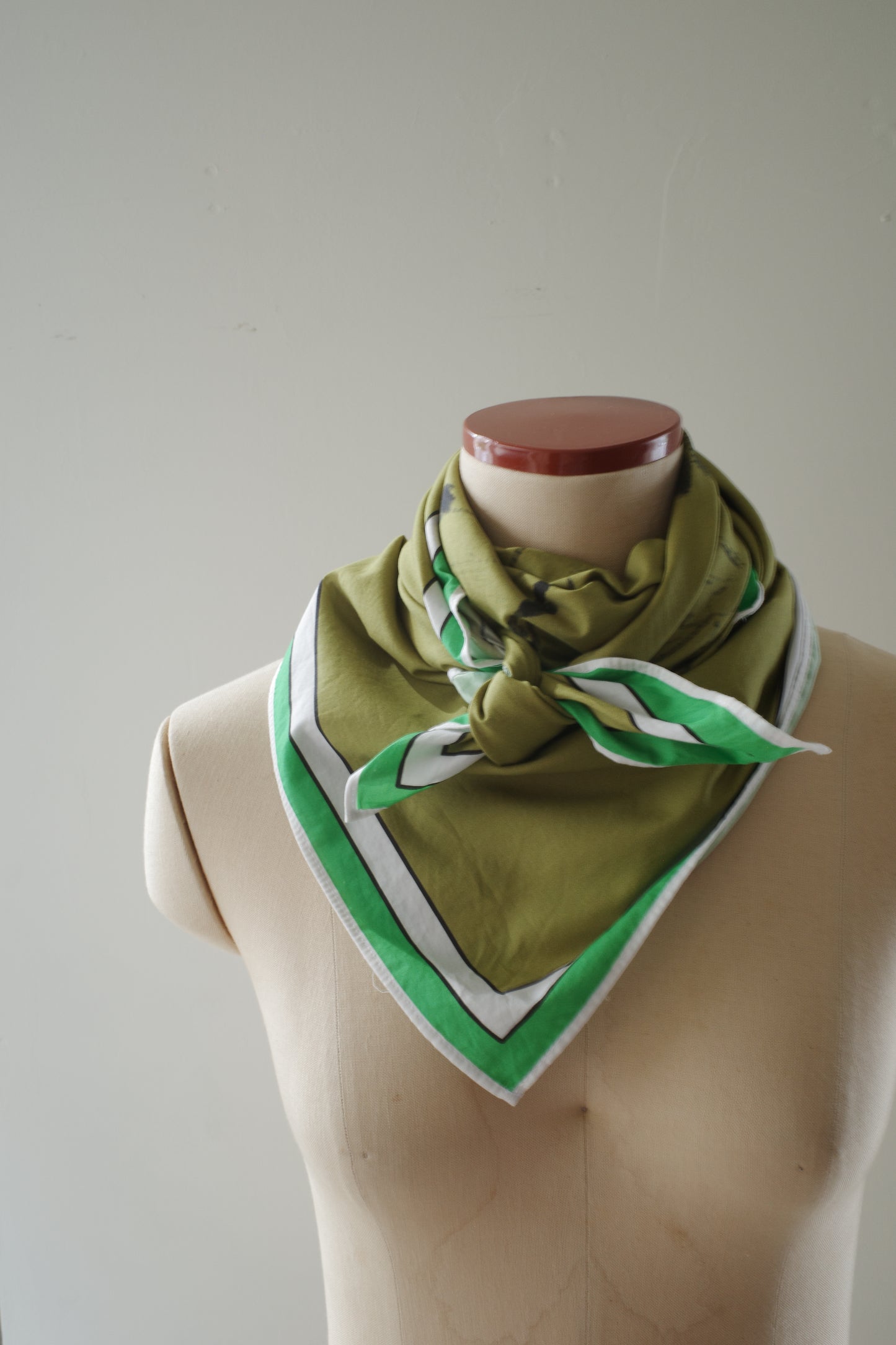 Block print fabric / Green-dyed (hand-brushed)